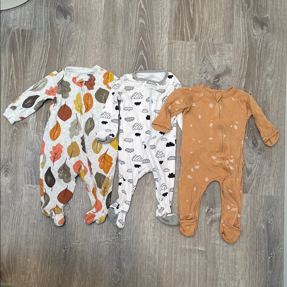 3-6 Month Baby Girl Pajama/Onesie Bundle - Goumi, Carter’s, and Cloud Island